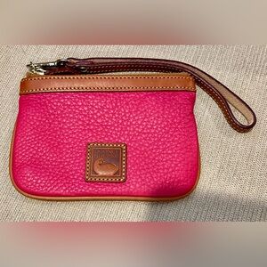 DOONEY & BOURKE Pebble Grain HOT PINK Medium Wristlet MSRP $108